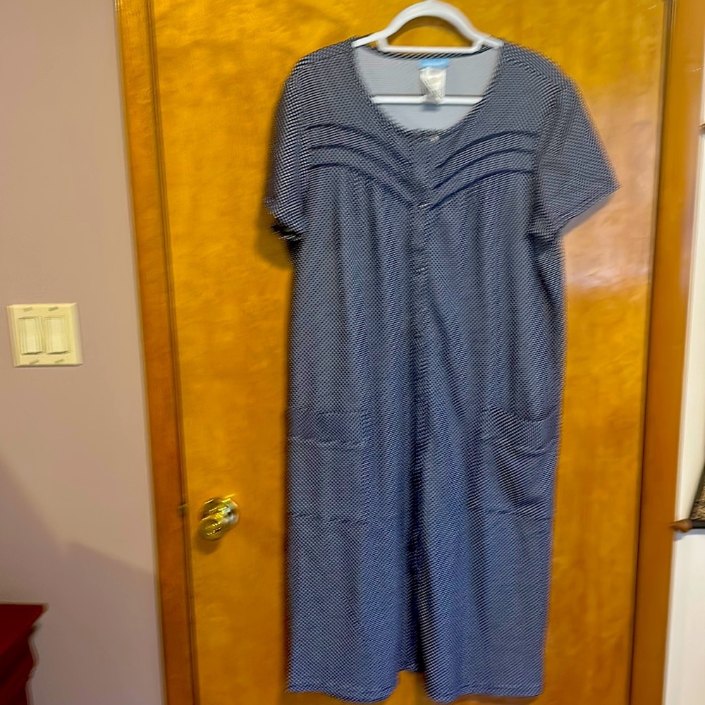 Snap button short-sleeve robe
